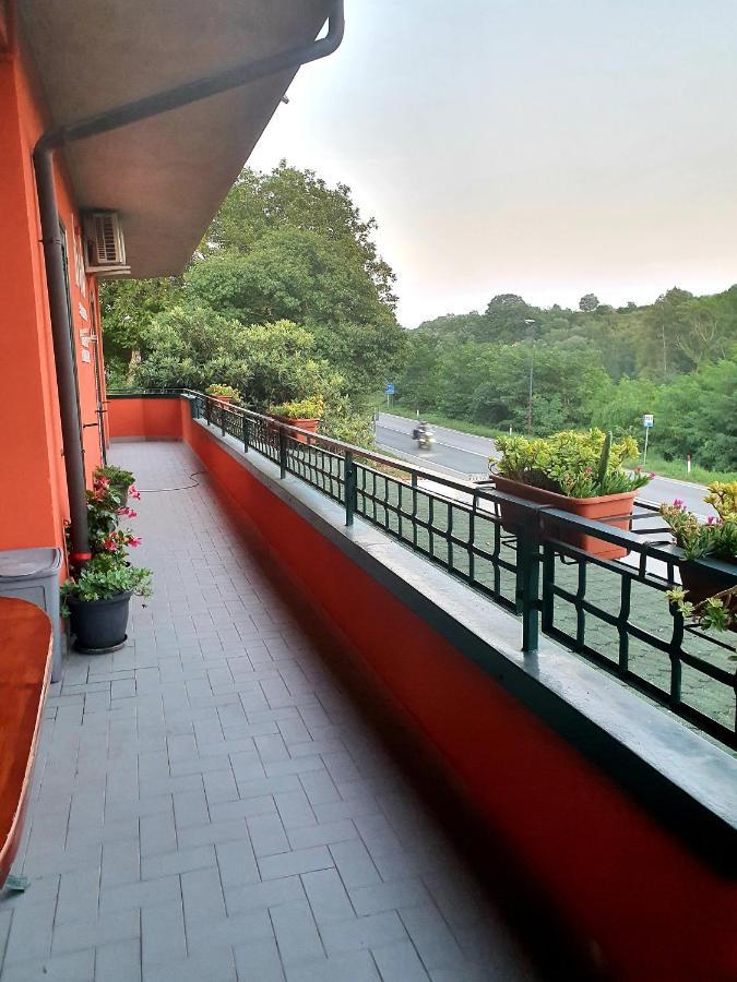 B&B Tre Passi Dalla Torre 몬테사르치오 외부 사진