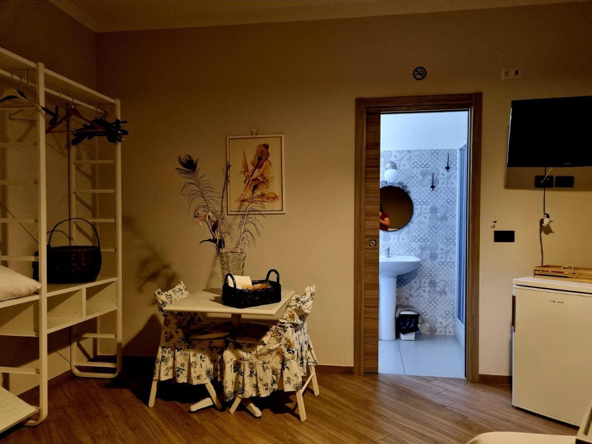 B&B Tre Passi Dalla Torre 몬테사르치오 외부 사진