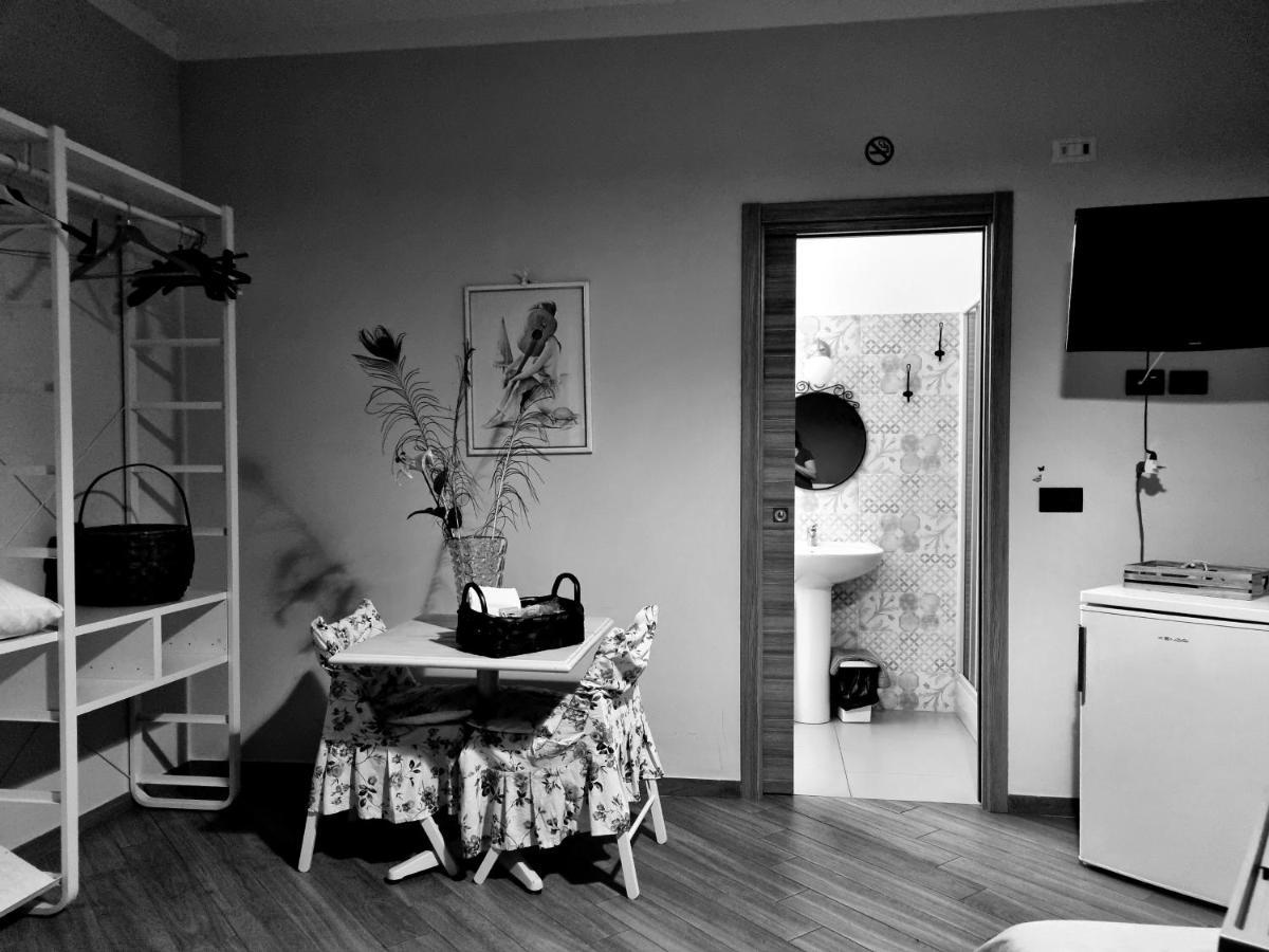 B&B Tre Passi Dalla Torre 몬테사르치오 외부 사진
