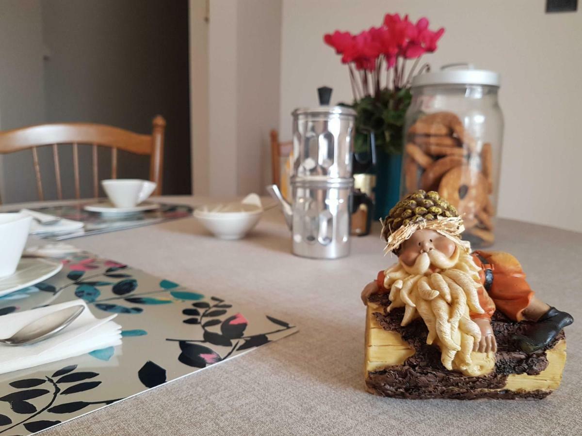 B&B Tre Passi Dalla Torre 몬테사르치오 외부 사진