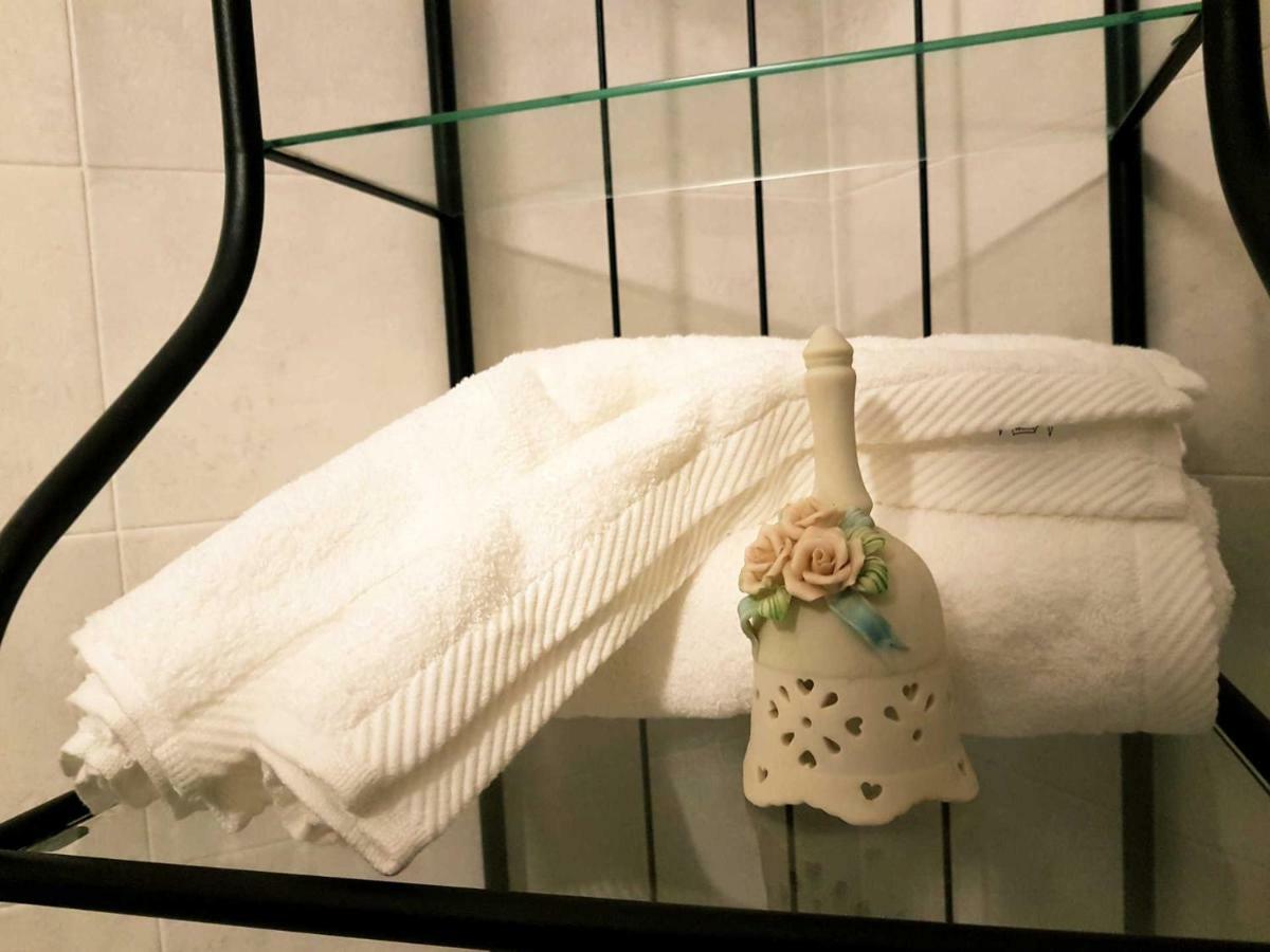B&B Tre Passi Dalla Torre 몬테사르치오 외부 사진
