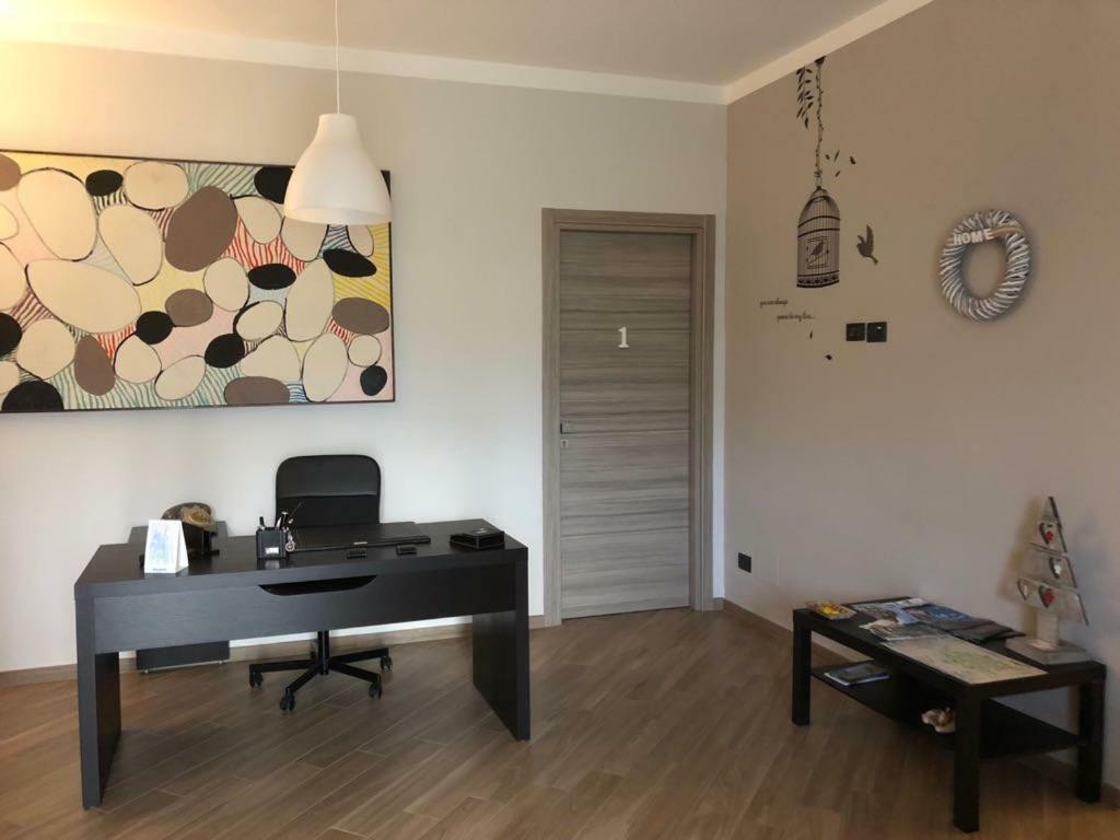 B&B Tre Passi Dalla Torre 몬테사르치오 외부 사진