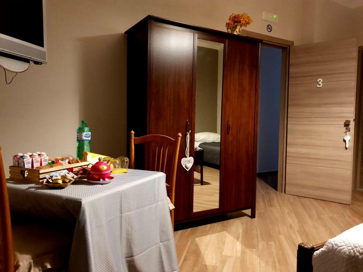 B&B Tre Passi Dalla Torre 몬테사르치오 외부 사진
