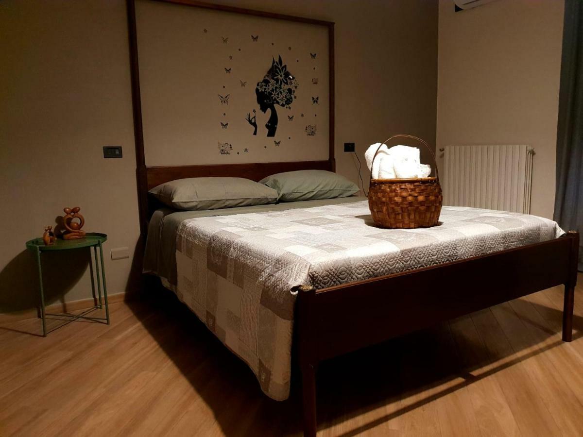 B&B Tre Passi Dalla Torre 몬테사르치오 외부 사진