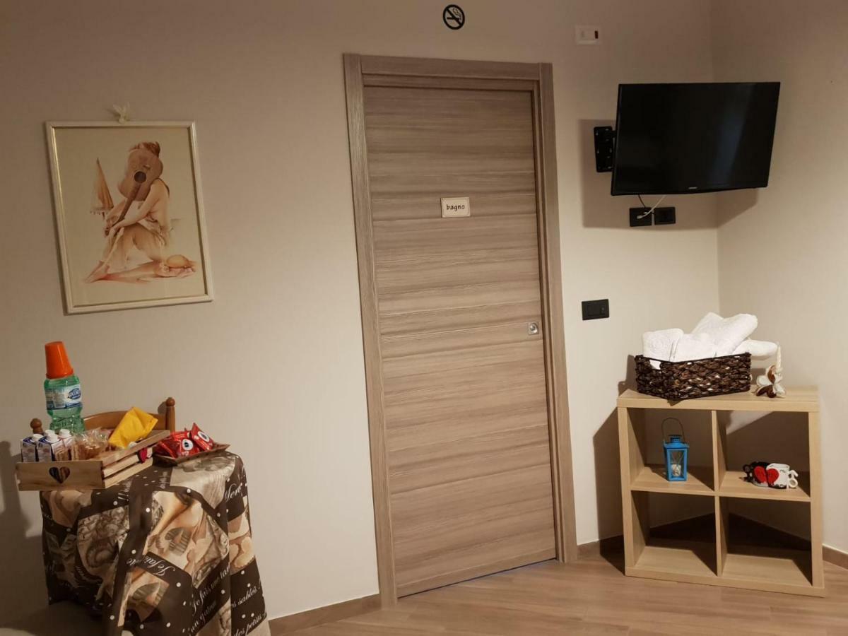 B&B Tre Passi Dalla Torre 몬테사르치오 외부 사진