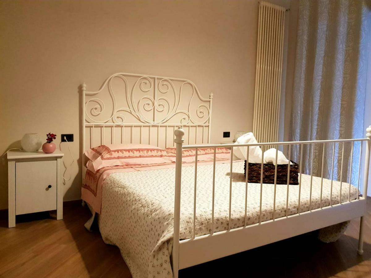 B&B Tre Passi Dalla Torre 몬테사르치오 외부 사진