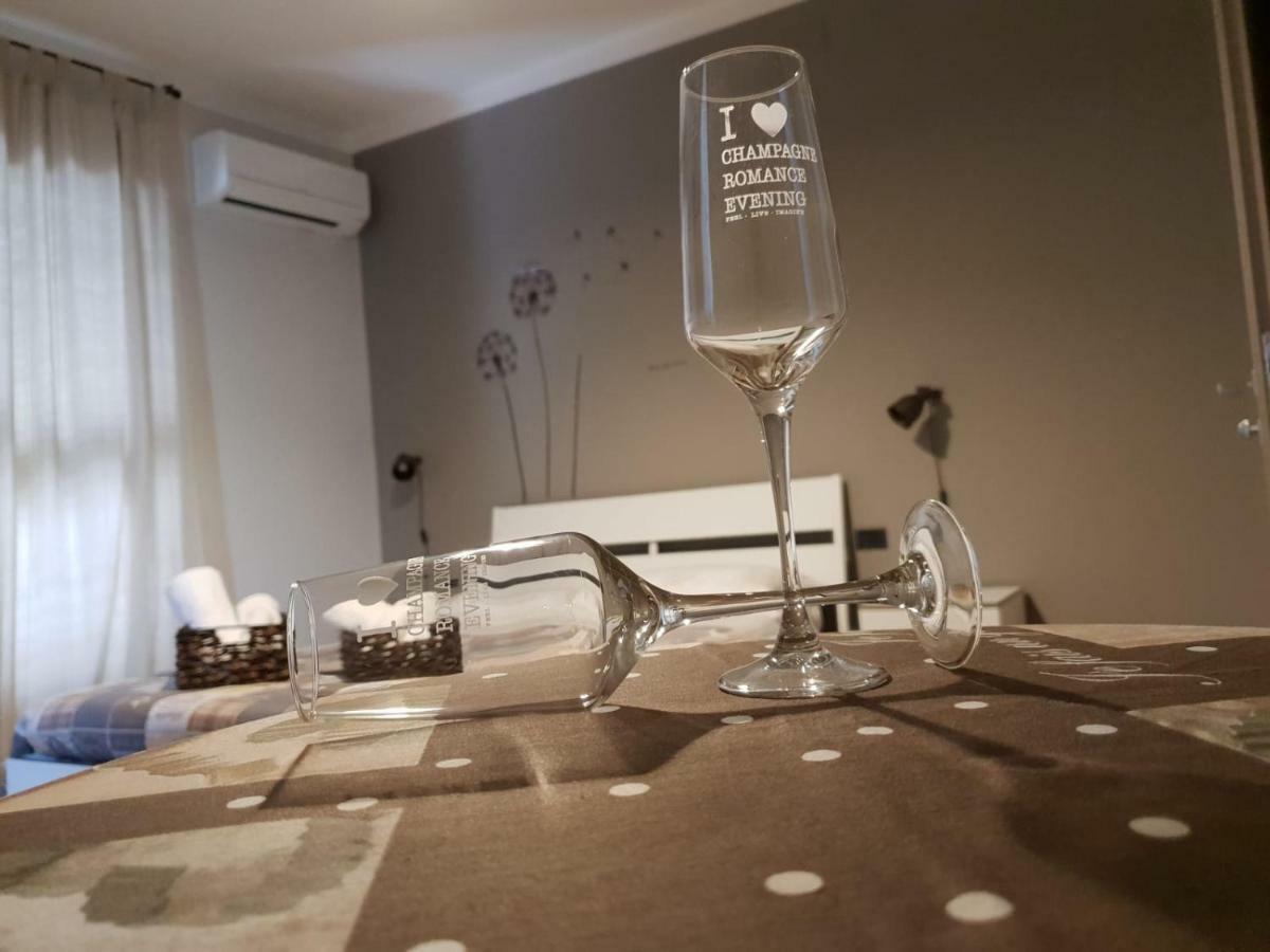 B&B Tre Passi Dalla Torre 몬테사르치오 외부 사진