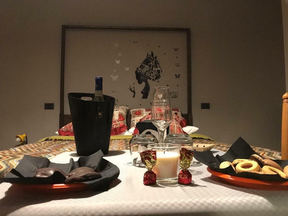 B&B Tre Passi Dalla Torre 몬테사르치오 외부 사진